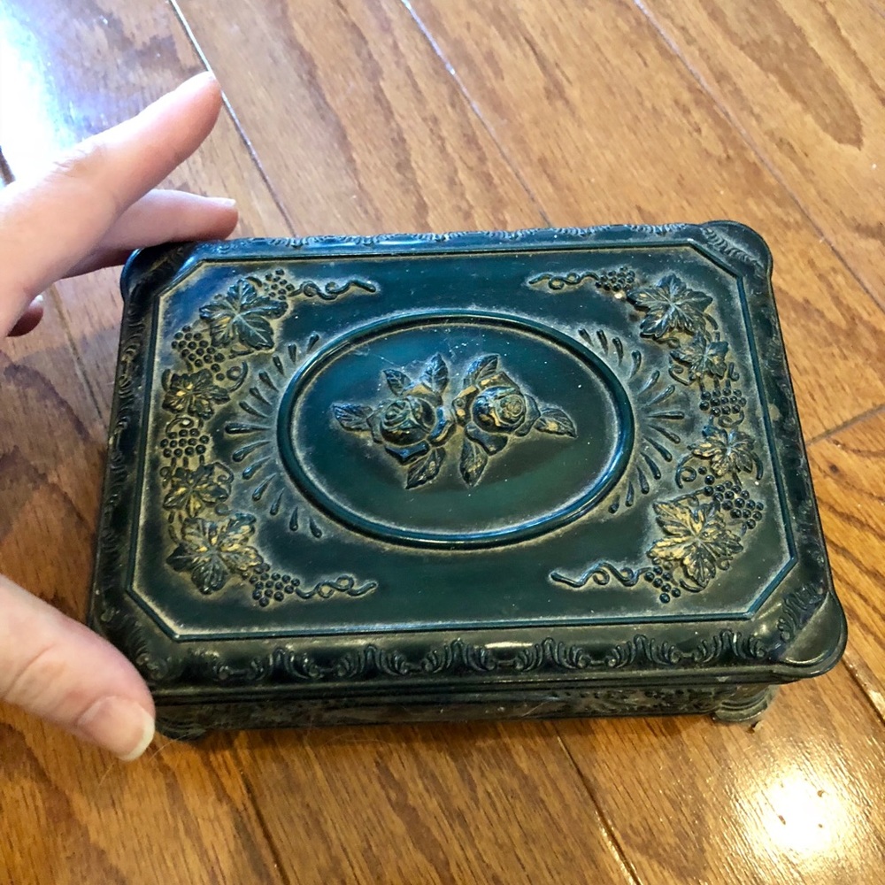 Unique antique style rose jewelry box
